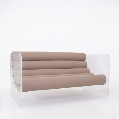 Canapé design MW02 Orange en PMMA - Assise Beige - Fait main en France. Canapé design MW02 Orange en PMMA - Assise Beige - Fait main en France.