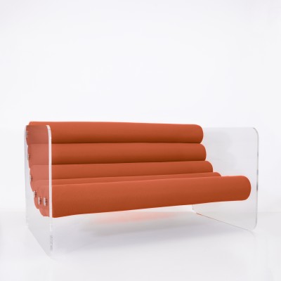 Canapé design MW02 Orange en PMMA - Assise Beige - Fait main en France. Canapé design MW02 Orange en PMMA - Assise Beige - Fait main en France.