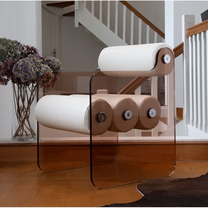 Chaise design MW04 en altuglas - Fait main en France. Chaise design MW04 en altuglas - Fait main en France.
