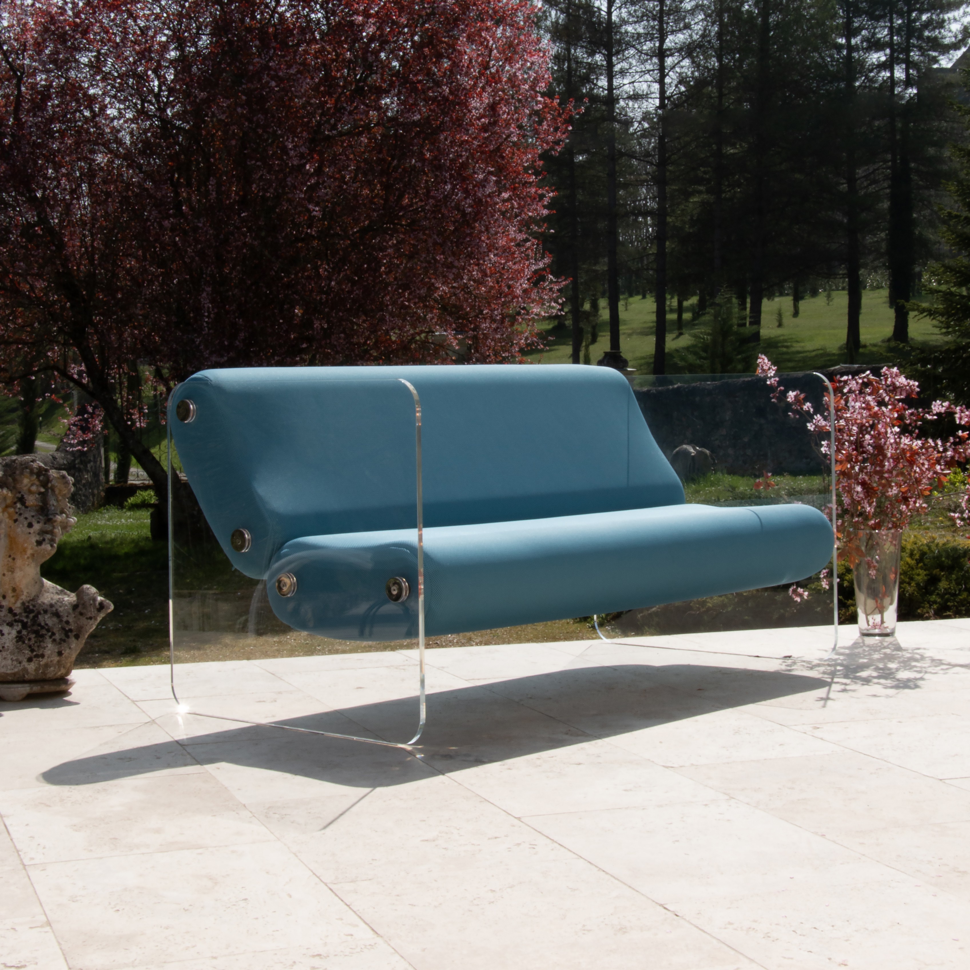 Canapé design MW08 en verre acrylique - Assise en mousse - Fait main en France.