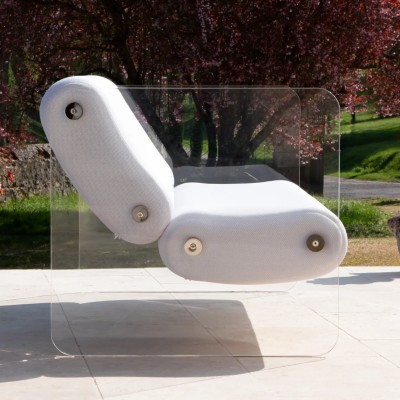 Fauteuil design MW08 en verre acrylique - Assise en mousse - Fait main en France.