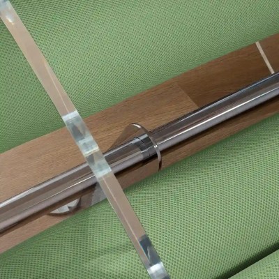 Design-Sessel MW07 R6 aus PMMA oder gehärtetem Glas – Schaumsitz – Handgefertigt in Frankreich.